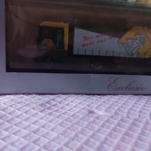 HO scale trucks and heavy vehicles, set of 4