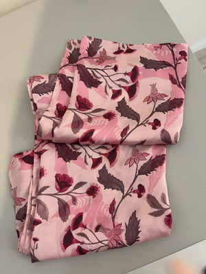 Шал Project Soma розов сатен като нов с флорален принт