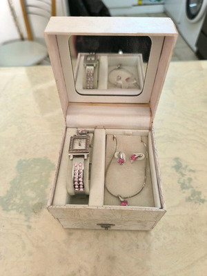 Jewelry set with watch and bijou like new, pink