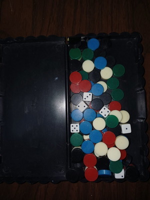 Mini backgammon with 5 different pieces, like new