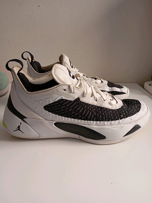 Мъжки баскетболни обувки Nike Jordan с подпис Luka Doncic употребявани, номер 45