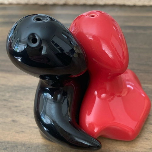 Salt and pepper shakers hugging pair like new