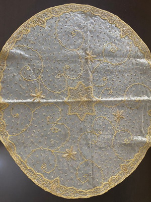 Vintage round embroidered tablecloth Ø98 cm
