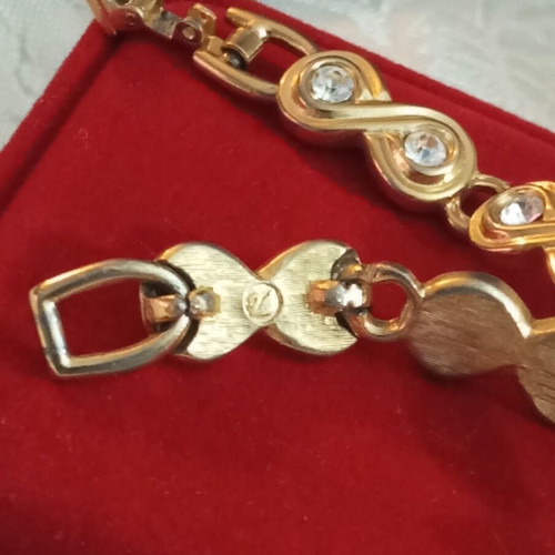 Swarovski infinity crystal bracelet faux vintage used, wrist size 18cm