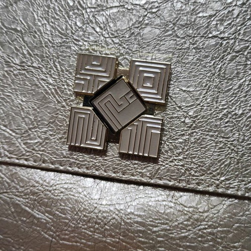 Y Not? shoulder bag new, gold with metal clasp