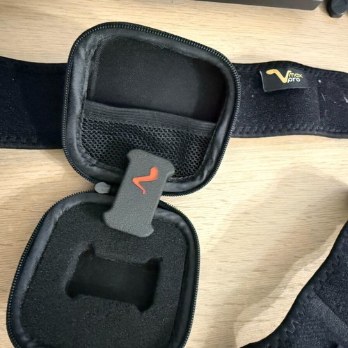 Enode Pro (v max pro) like new with case and barbell and hip straps