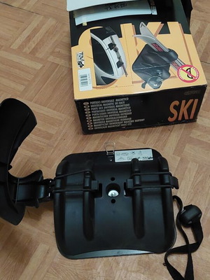 Magnetic ski roof bars like new, set of 2 for 2 pairs of skis