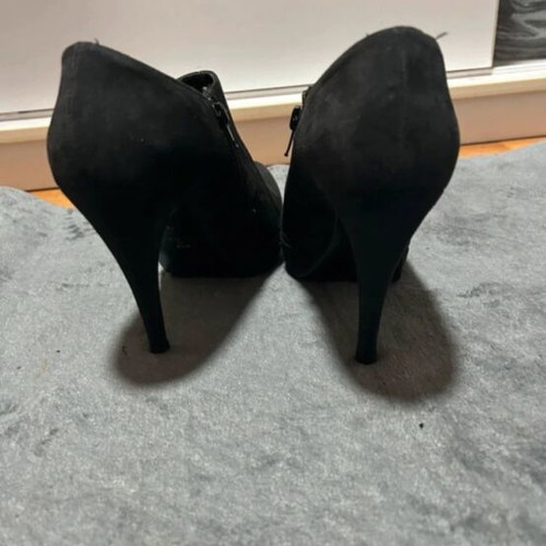 Migato stiletto suede ankle boots size 39 like new, black