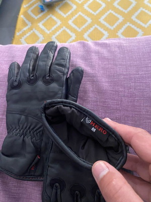 Hero gloves size M like new