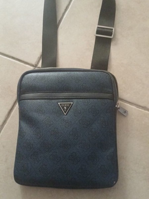 Τσαντάκι Guess μπλε σκούρο σε πολύ καλή κατάσταση