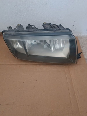 Εμπρός δεξιό φανάρι με μαύρο φόντο για Skoda Fabia '99-'07 σε άριστη κατάσταση