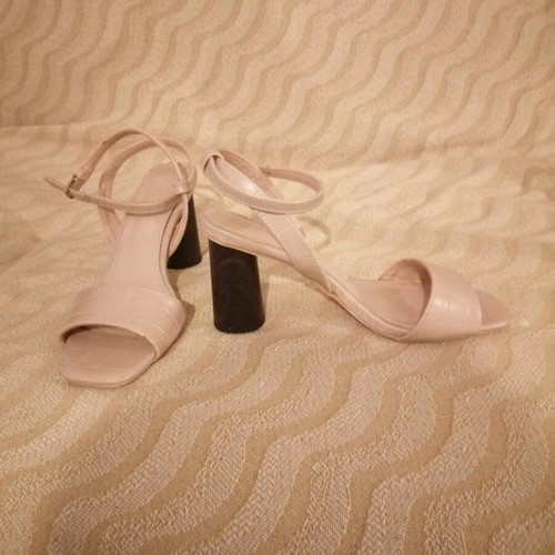 Sandals used with wooden cylindrical heel 7.7 beige size 38