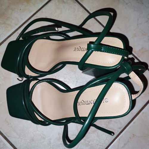 Famous Shoes Green High Heeled Sandals Size 37 Like New