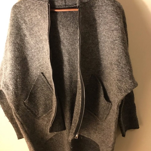 Women's jacket with hood like new, gray, one size, felt