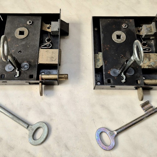 Vintage door locks used, set of 2 with keys