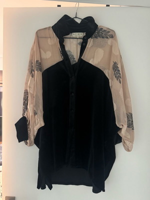 Nema shirt like new, size S, black and white