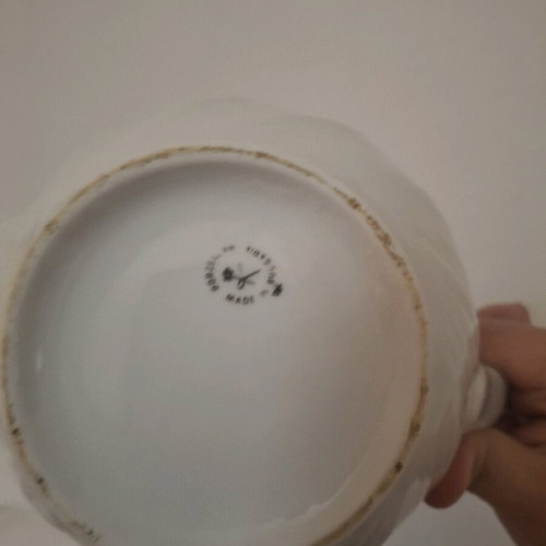 Vintage teapot used, missing lid