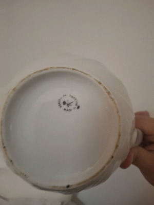 Vintage teapot used, missing lid