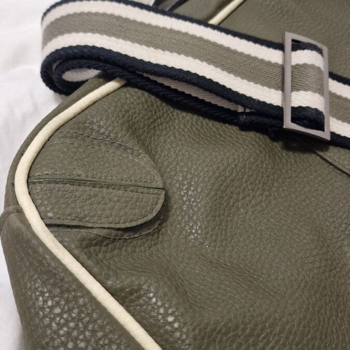 Messenger bag like new, khaki embossed faux leather