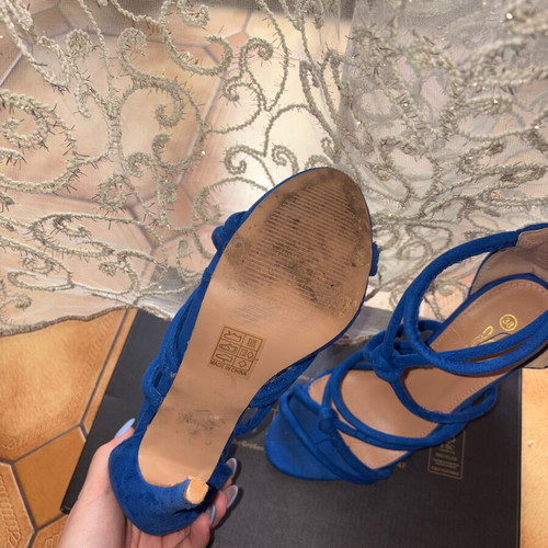 Blue suede sandals used with laces and thin heel size 38