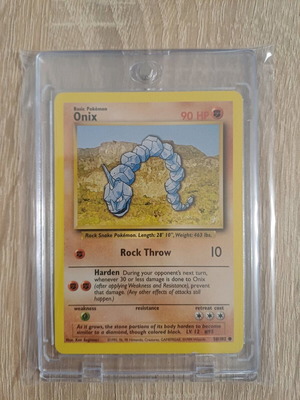 Pokemon TCG Onix Base Set like new with magnetic case