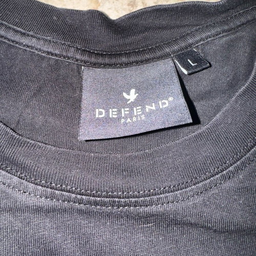 Defend Paris Large T-shirt used, black with stitched design