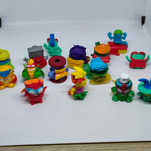 Superzings Superthings collectible figures set of 15 like new