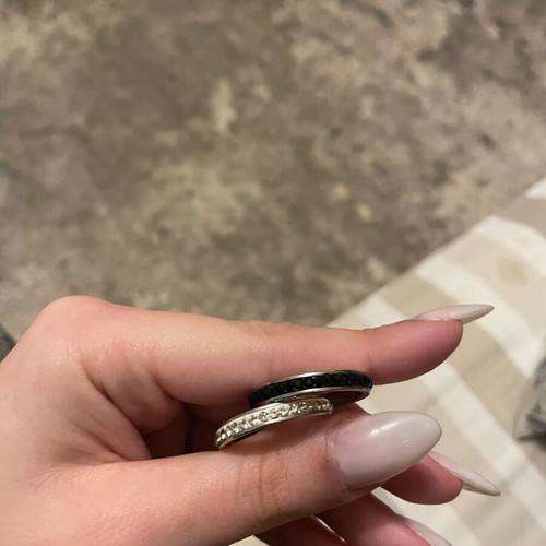 Rings with rhinestones like new, set of 2, white and black