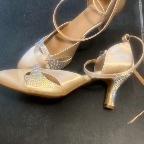 Dance shoes new, beige pumps size 41