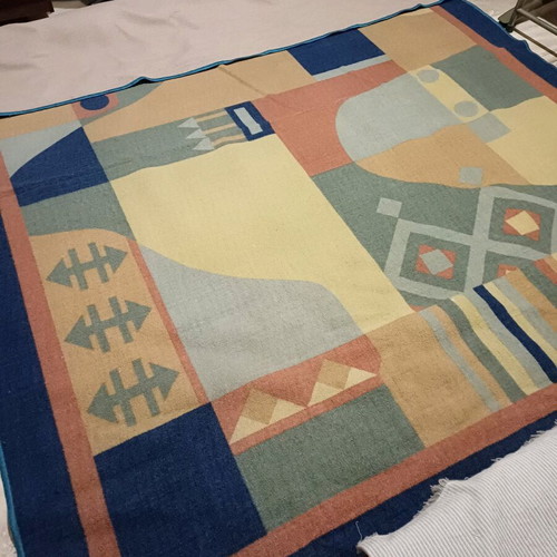 Modern synthetic rug 2.00 x 2.45m with geometric design like new