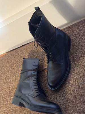 Leather ankle boots like new, size 38, black