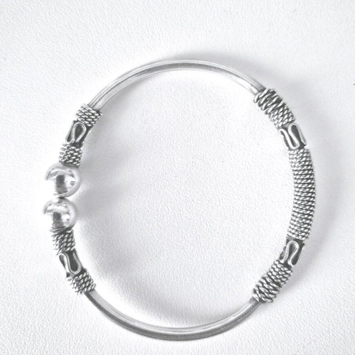 Silver 9.25 bracelet like new, reinforced at the bottom