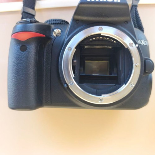 Nikon D3000 camera with AF-S 18-55mm f/3.5-5.6 lens and bag