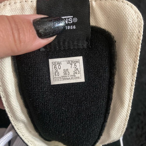 Vans women's boots new, size 38, athletic style