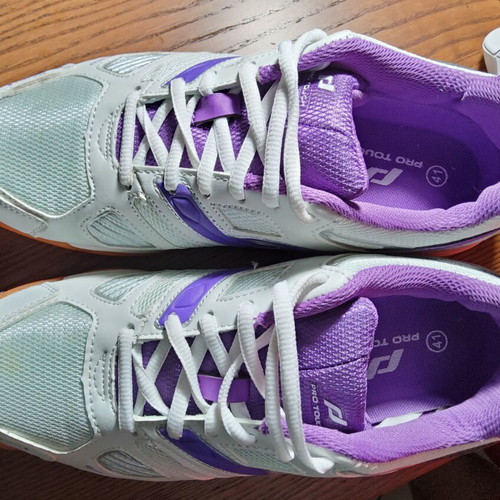 Pro Touch Rebel volleyball shoes size 41 white purple like new