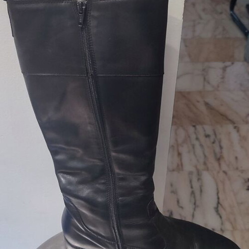 Tamaris leather boots size 40 like new, black