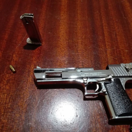 Metal Desert Eagle toy gun like new, scale 1:3