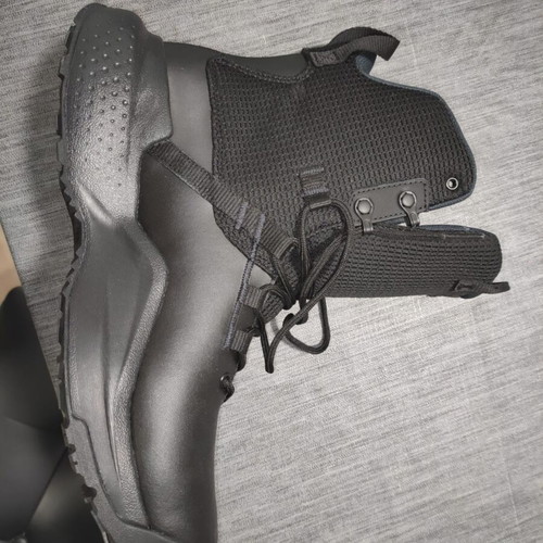 Under Armour boots like new, size 45