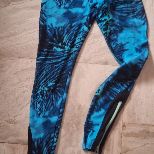 Sportswear set with leggings, top and bustier like new, size S