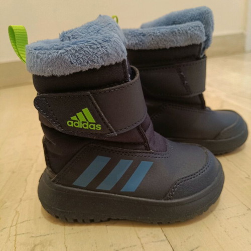 Adidas Winterplay kids snow boots Navy blue like new size 21