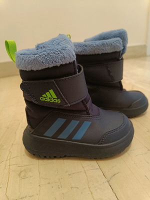 Adidas Winterplay kids snow boots Navy blue like new size 21