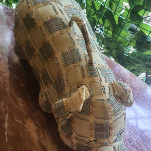 Pig-shaped pillow like new