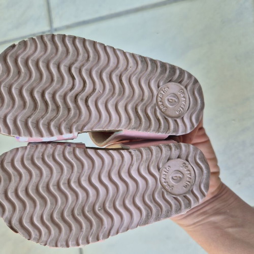 Garvalin sandals size 21 pink with white daisies like new