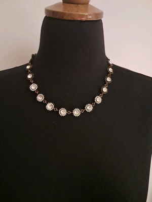 Vintage bronze necklace like new with shiny gold stones
