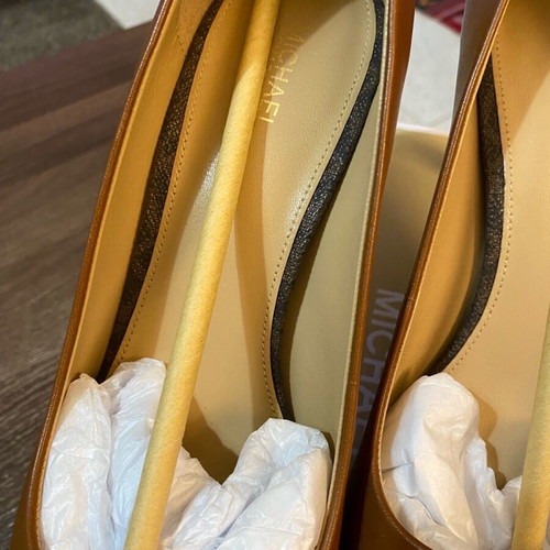 Michael Kors leather pumps size 39 like new, brown