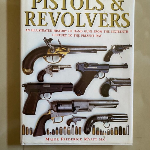 Book with pistol descriptions in English, like new