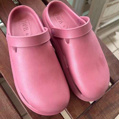 Pink plastic clogs type sabo Zara like new, size 37