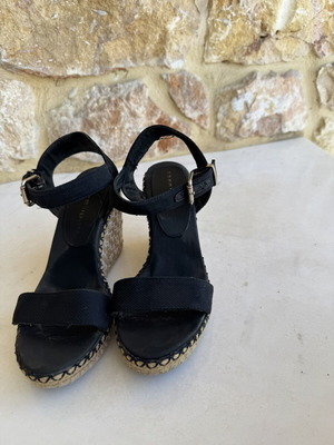 Tommy Hilfiger black wedge sandals used, size 39
