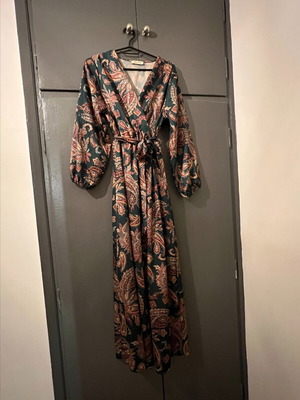 Floral dress long like new, multicolored with belt