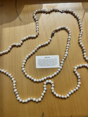 Iris necklace with natural freshwater pearls, beige